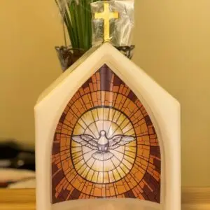 Luminária Espírito Santo: Fé e Decoração