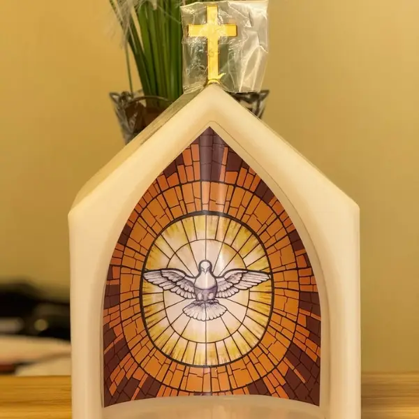 Luminária Espírito Santo: Fé e Decoração