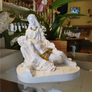 Imagem Pietà Resina - Arte Sacra e Emoção Profunda