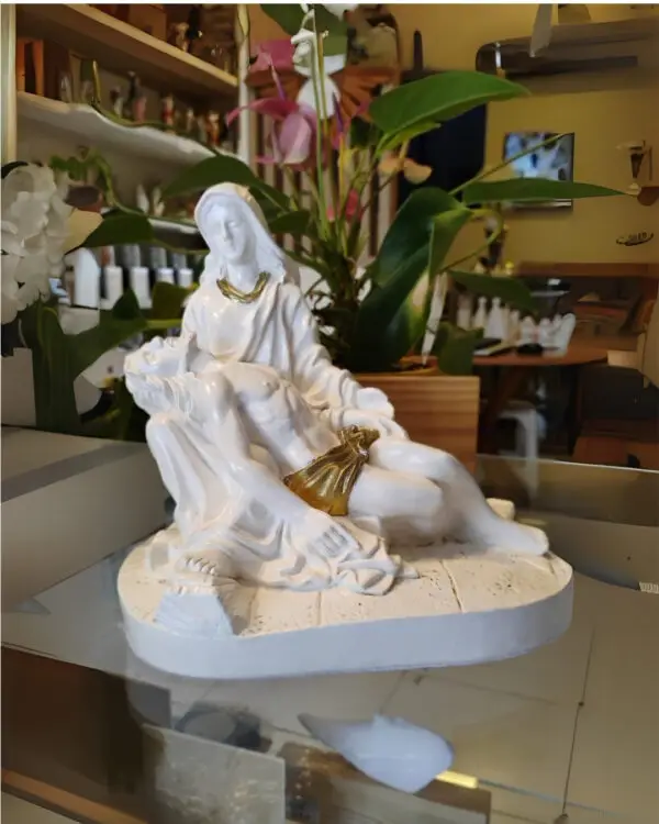 Imagem Pietà Resina - Arte Sacra e Emoção Profunda