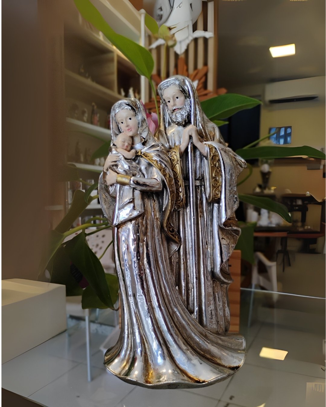 Imagem Sagrada Família Prateada em Resina | Proteção e Fé