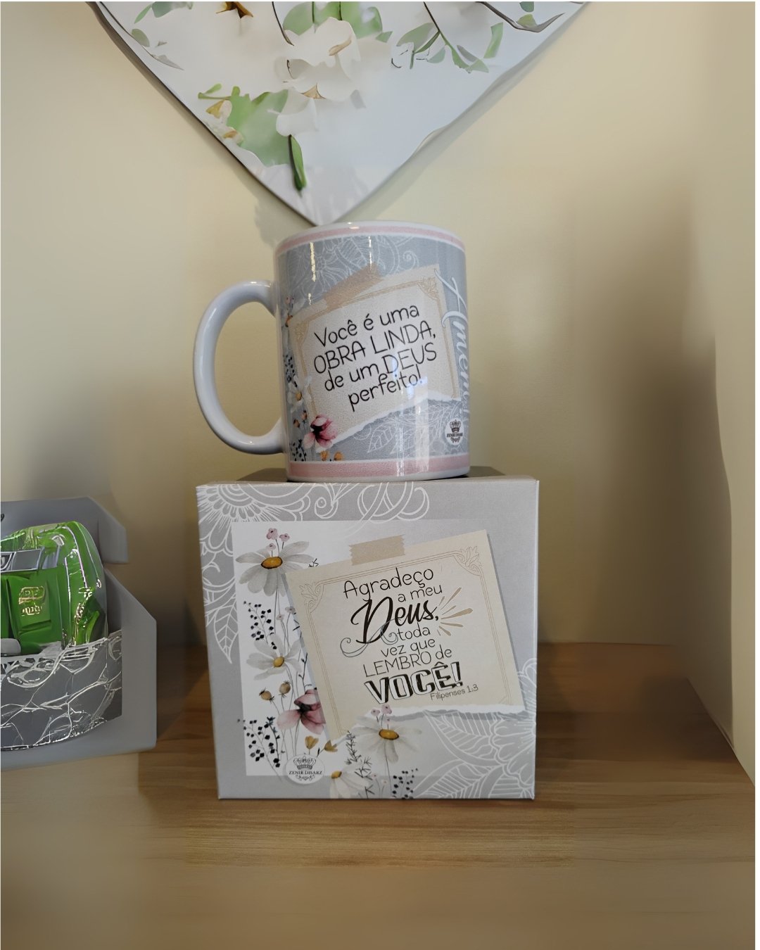Caneca "Obra Linda de Deus" com Caixa "Agradeço a Deus" | Mãe de Deus Aju