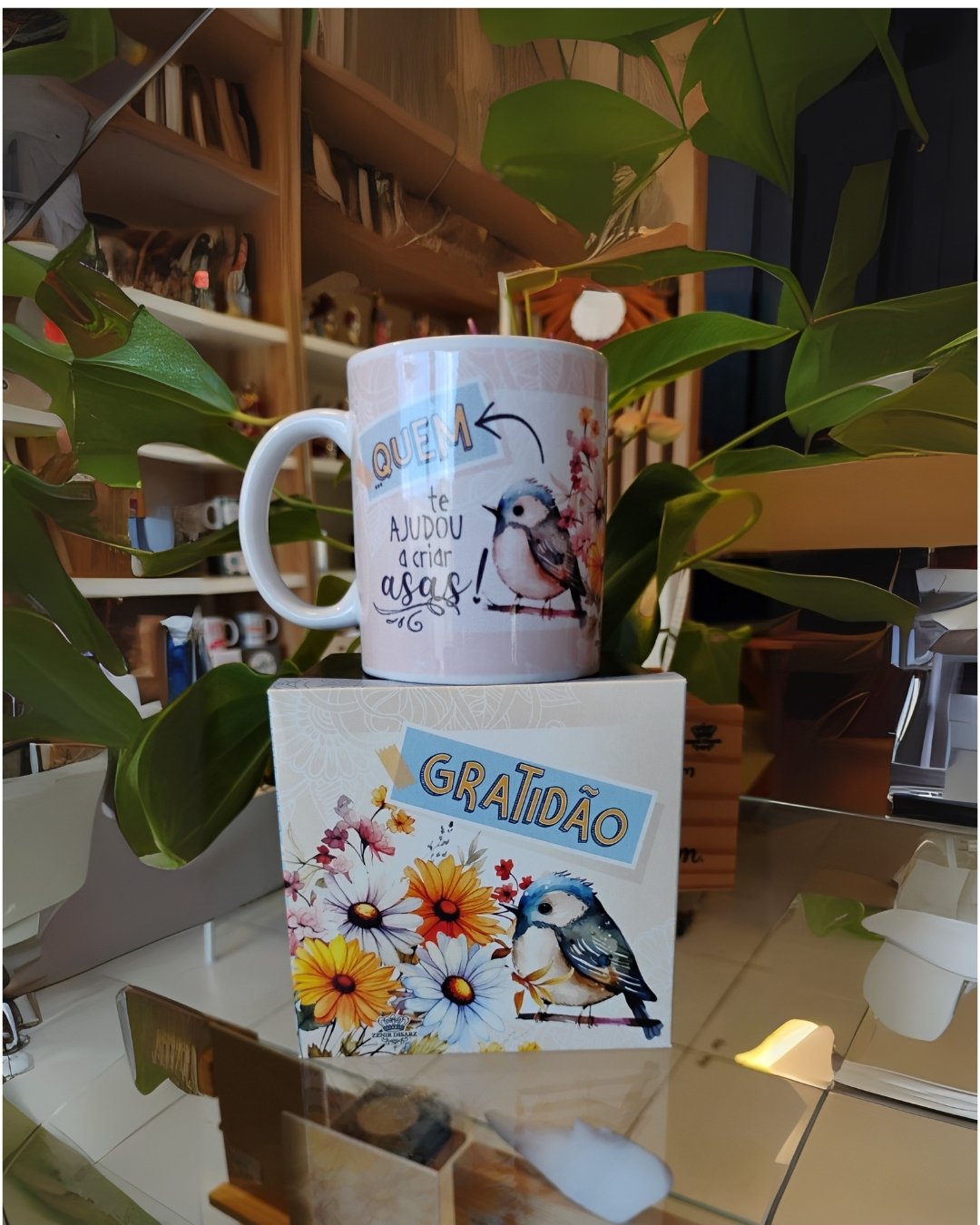 Caneca de Gratidão "Quem te Ajudou a Criar Asas" | Mãe de Deus Aju