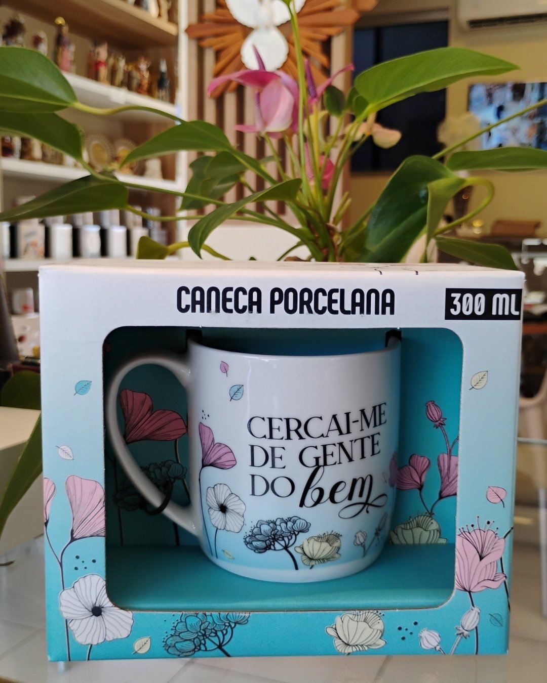 Caneca de Porcelana "Cercai-me de Gente do Bem" 300ml | Mãe de Deus Aju