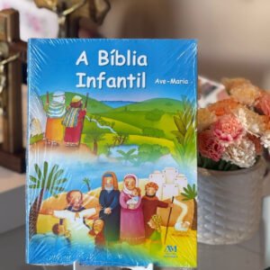 A bíblia sagrada infantil é o presente perfeito para batizados e Primeira Eucaristia. Adquira este livro ilustrado e ajude a iniciar a jornada de fé de uma criança.