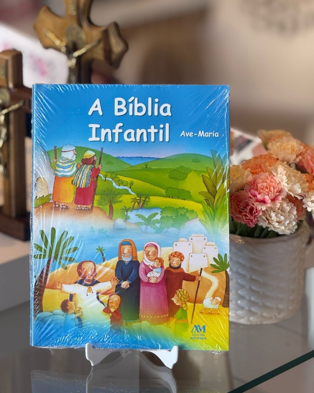 A bíblia sagrada infantil é o presente perfeito para batizados e Primeira Eucaristia. Adquira este livro ilustrado e ajude a iniciar a jornada de fé de uma criança.