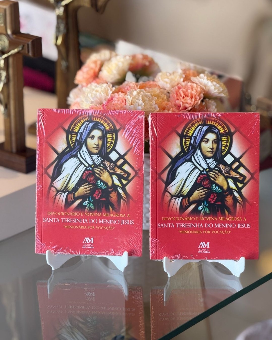 Aprofunde sua fé em Santa Teresinha do Menino Jesus com este devocionário e novena milagrosa. Perfeito para pedir graças e fortalecer a espiritualidade.