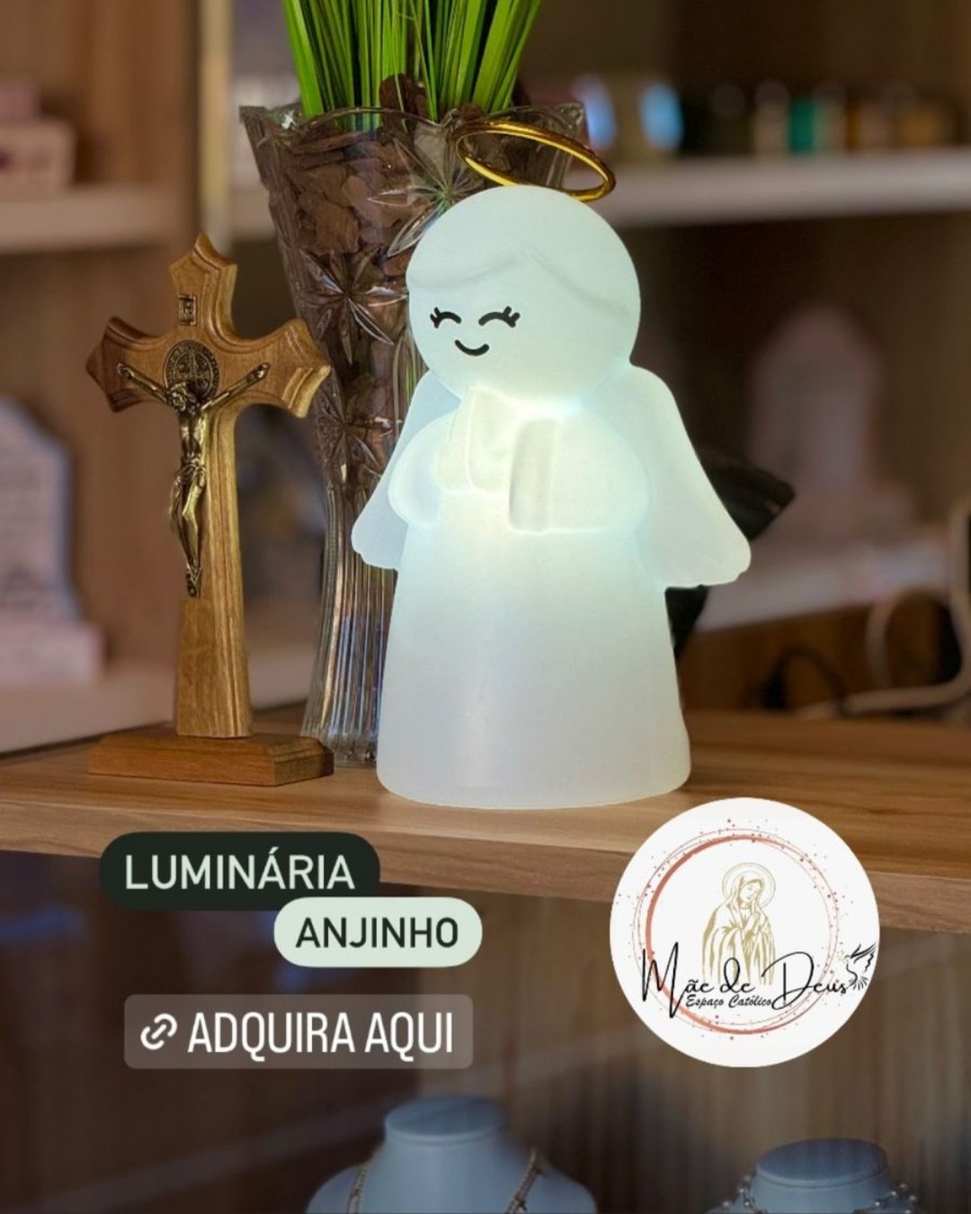 Luminária de Anjinho em LED para criar um ambiente de paz e proteção. Luz noturna ideal para quartos e espaços de oração.