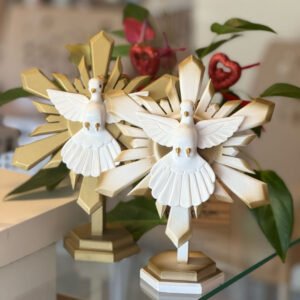 Esculturas elegantes do Espírito Santo dourado. Perfeitas para decoração de altares ou mesas. Presente de fé para abençoar o lar.