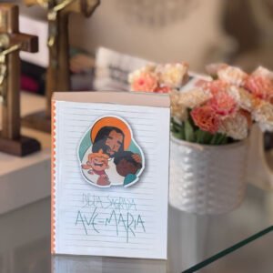 Bloco de anotações A Bíblia Sagrada Ave Maria. Perfeito para registrar suas reflexões e estudos bíblicos, com design prático e inspirador.